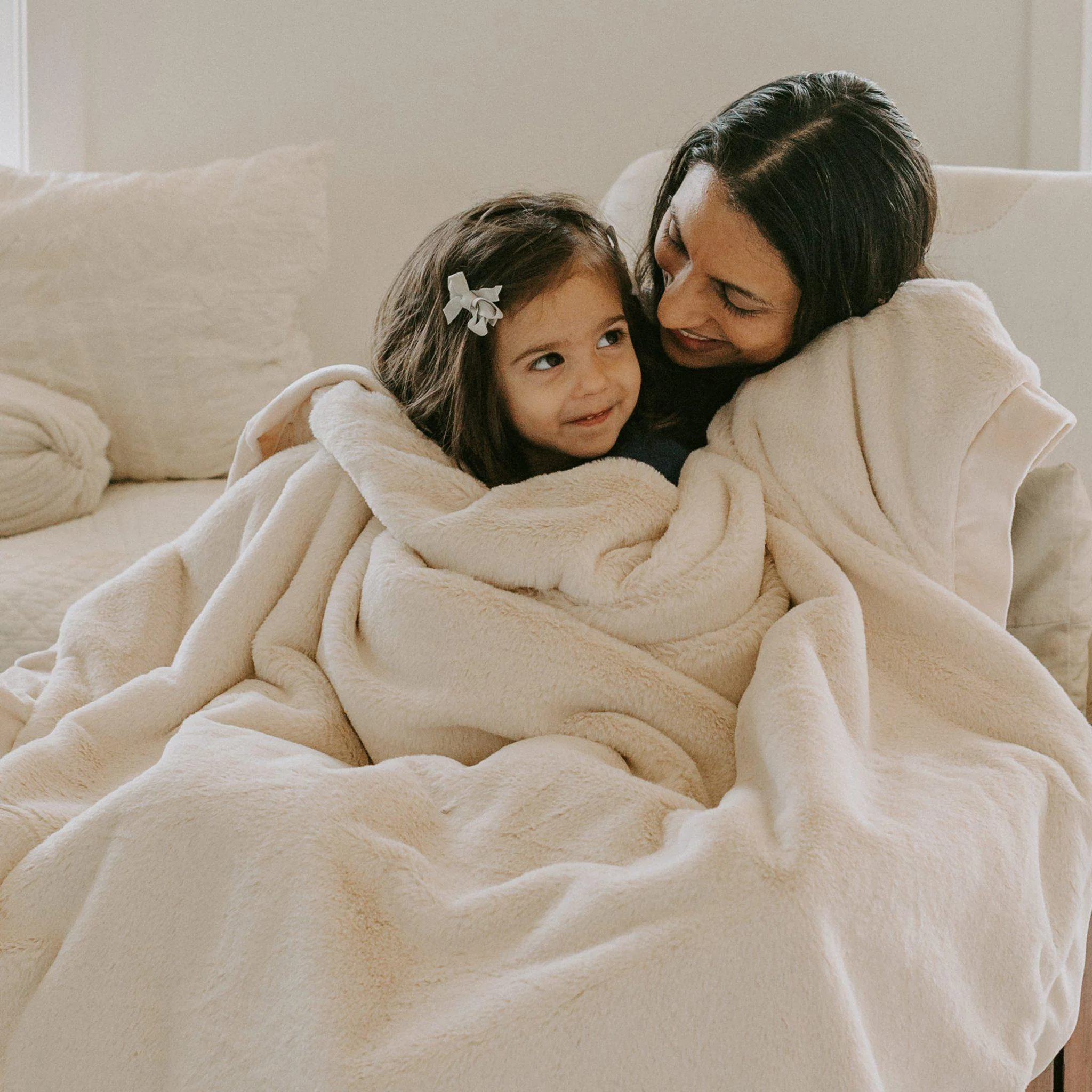 RETIRED - Big Cozy Nibble Fur Blanket - Cream 50 x 60 - Image 5