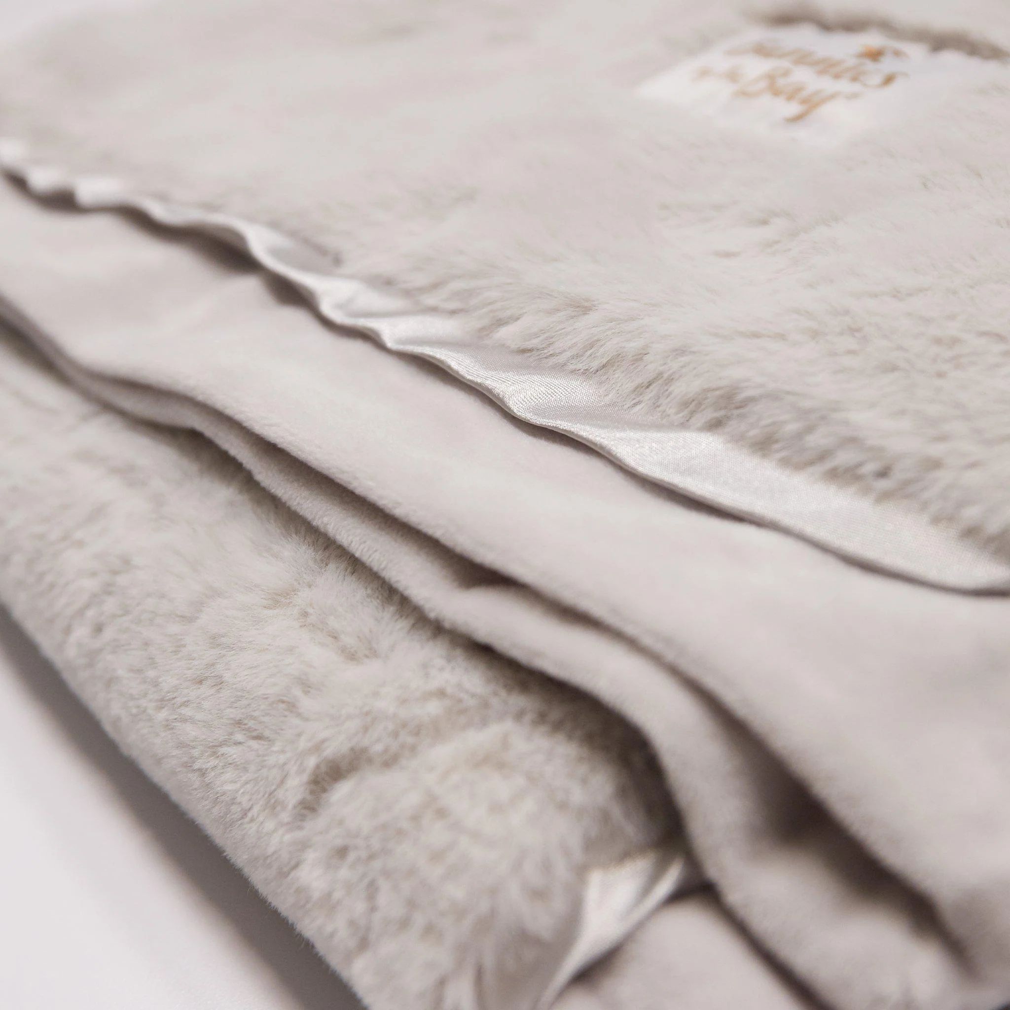 RETIRED - Cuddle Me Fur Nibble Blanket - Gray 30 x 40 - Image 4