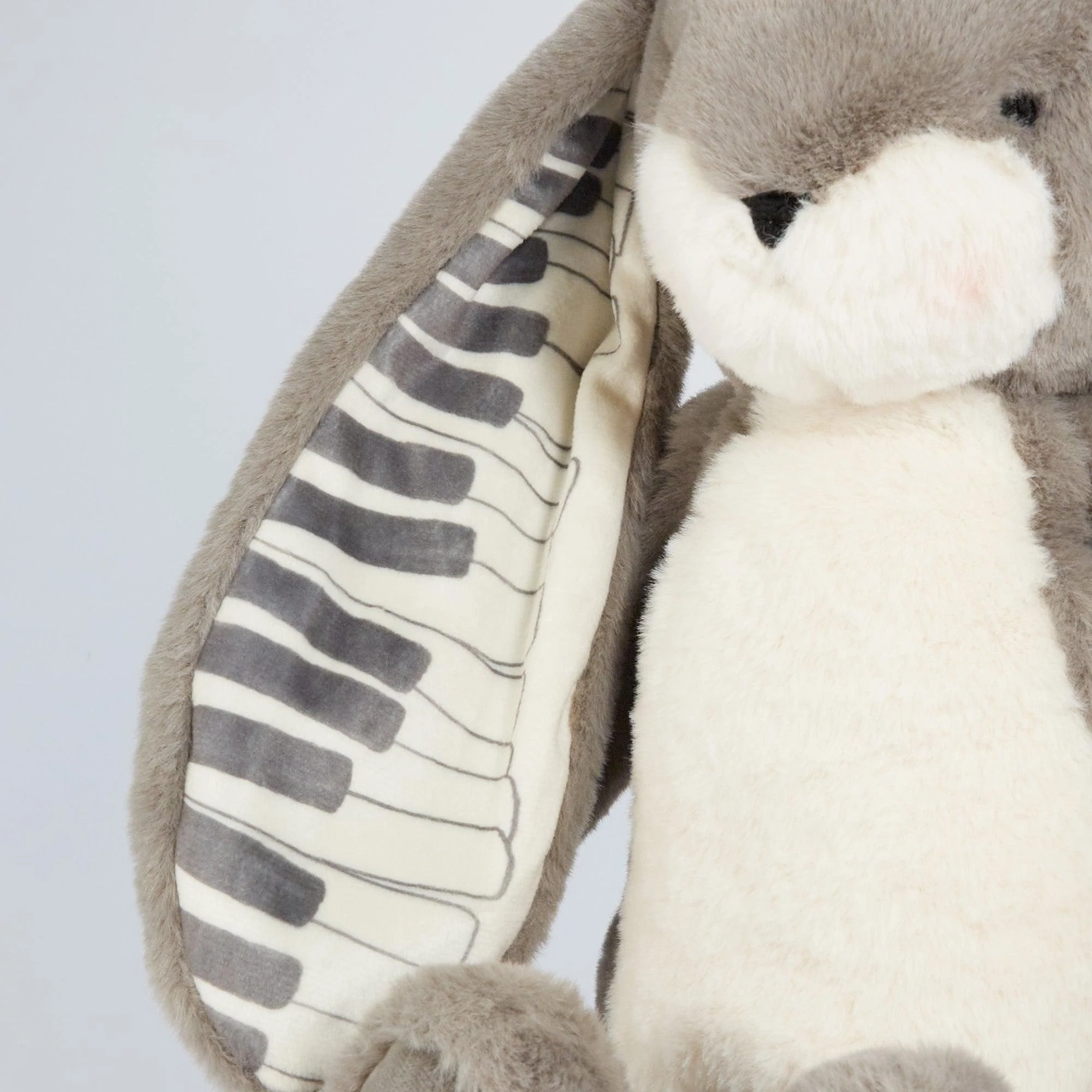 RETIRED - FAO Schwarz 160th Anniversary Sweet Nibble 16" Bunny - Image 4
