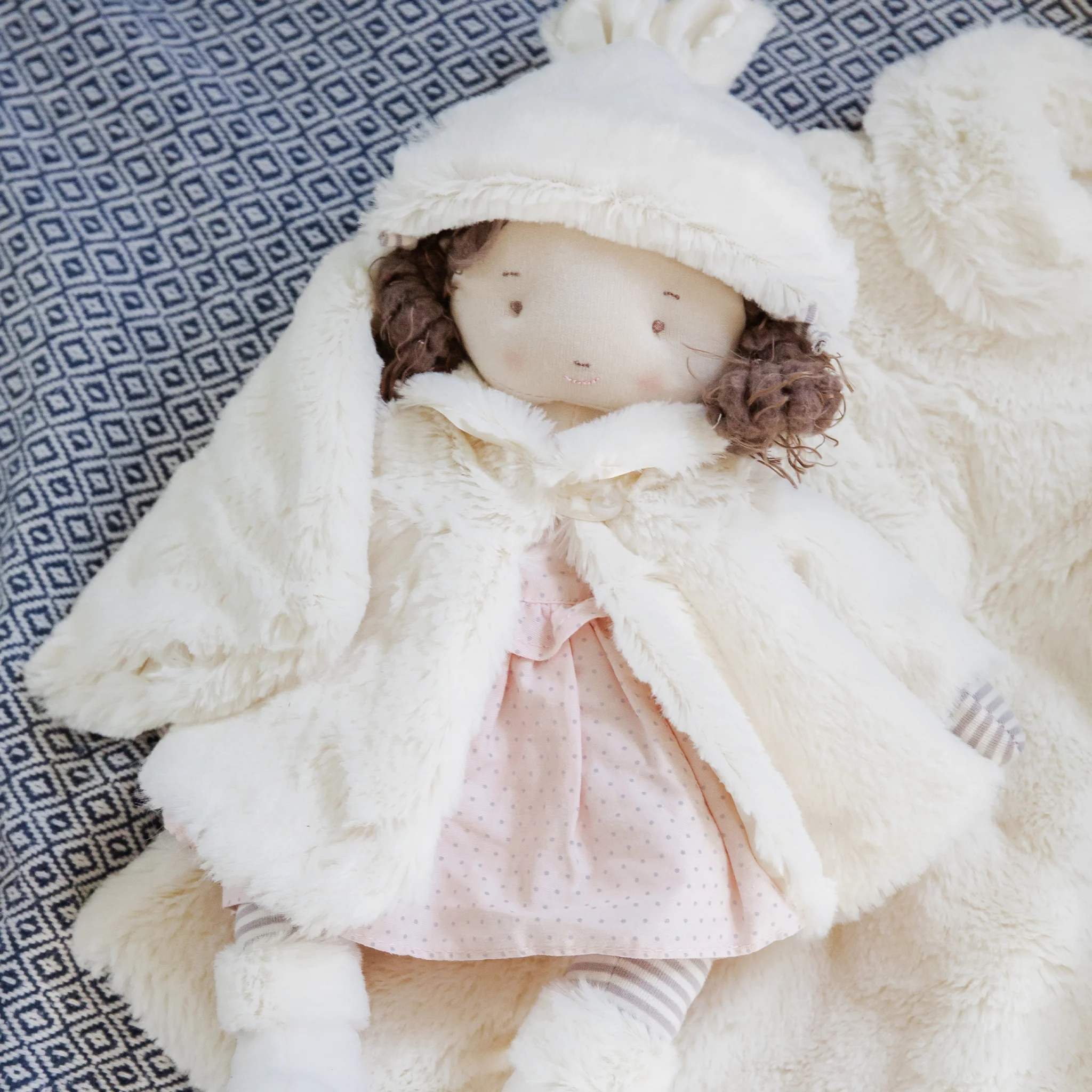 Glad Dreams Elsie Doll - Image 2