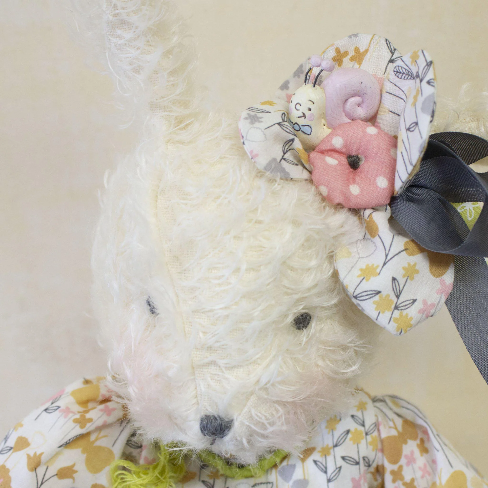 RETIRED - Hutch Studio - Miss Garden Delight - One Of A Kind Bunny - Image 2