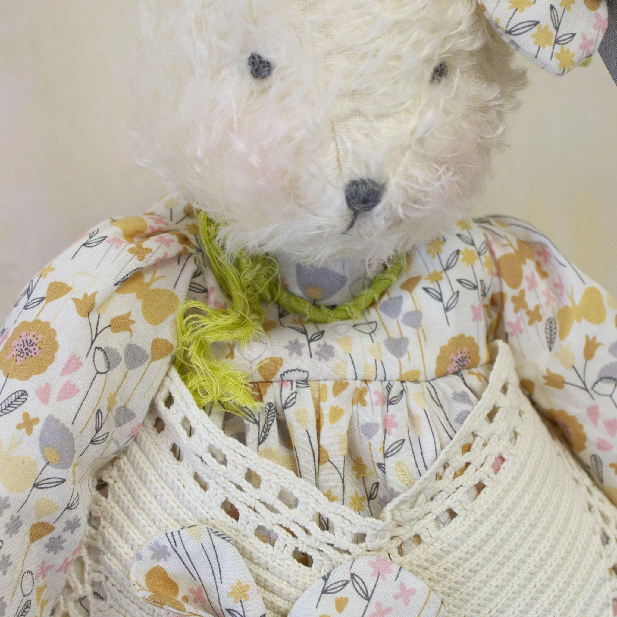 RETIRED - Hutch Studio - Miss Garden Delight - One Of A Kind Bunny - Image 3