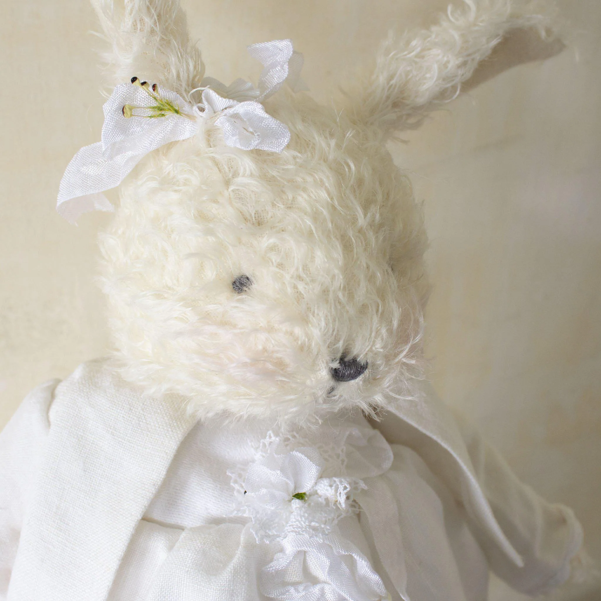 RETIRED - Hutch Studio - Miss Lily Linen - One Of A Kind Bunny - Image 2