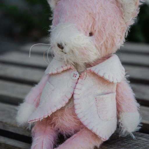 RETIRED - Hutch Studio Original - Mae I. Meow- Hand-Crafted Mohair & Vintage Wool Cat - Image 3
