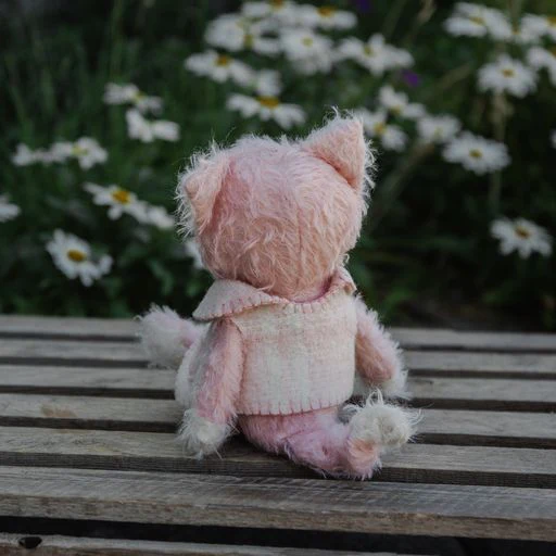 RETIRED - Hutch Studio Original - Mae I. Meow- Hand-Crafted Mohair & Vintage Wool Cat - Image 4