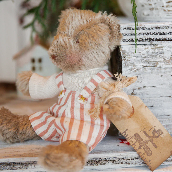 RETIRED - Hutch Studio - Peewee Beary A - Image 2