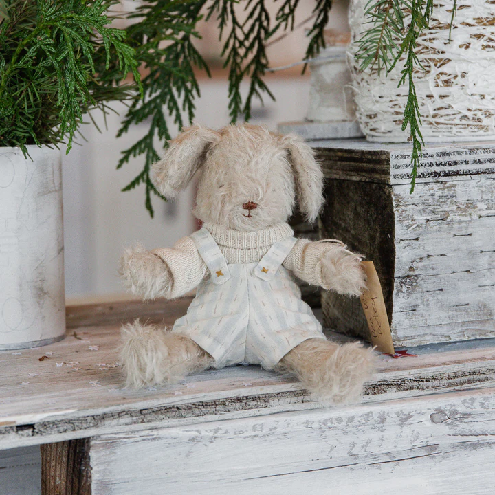 RETIRED - Hutch Studio - Peewee Petey Pup