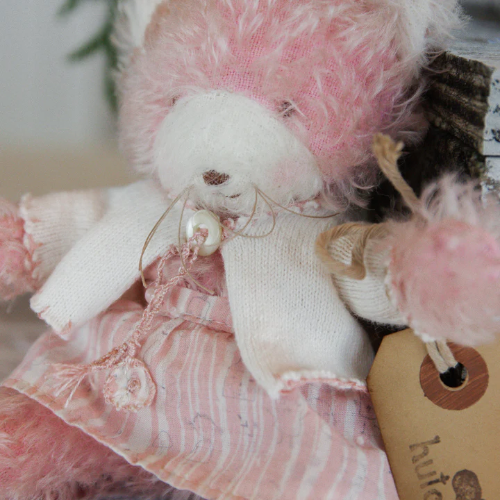 RETIRED - Hutch Studio - Peewee Petunia Kitty - Image 2
