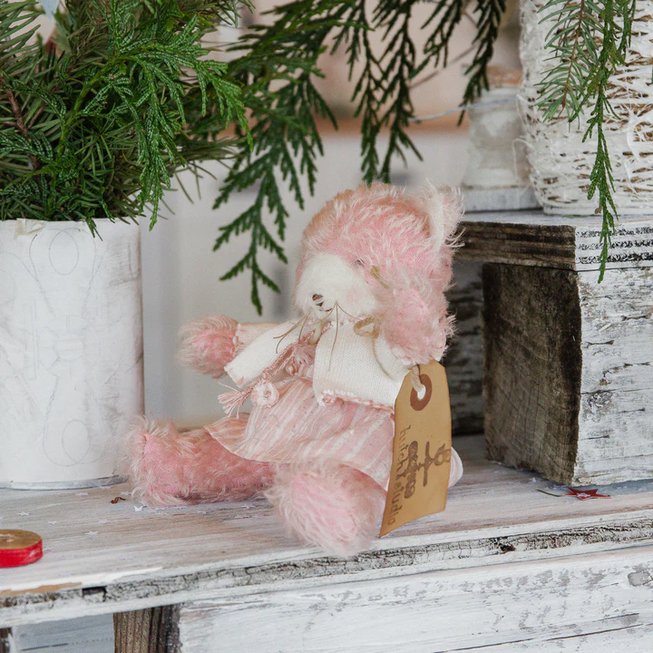 RETIRED - Hutch Studio - Peewee Petunia Kitty - Image 3