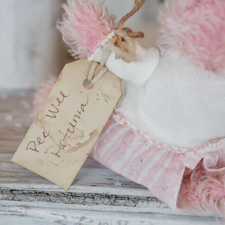 RETIRED - Hutch Studio - Peewee Petunia Kitty - Image 6