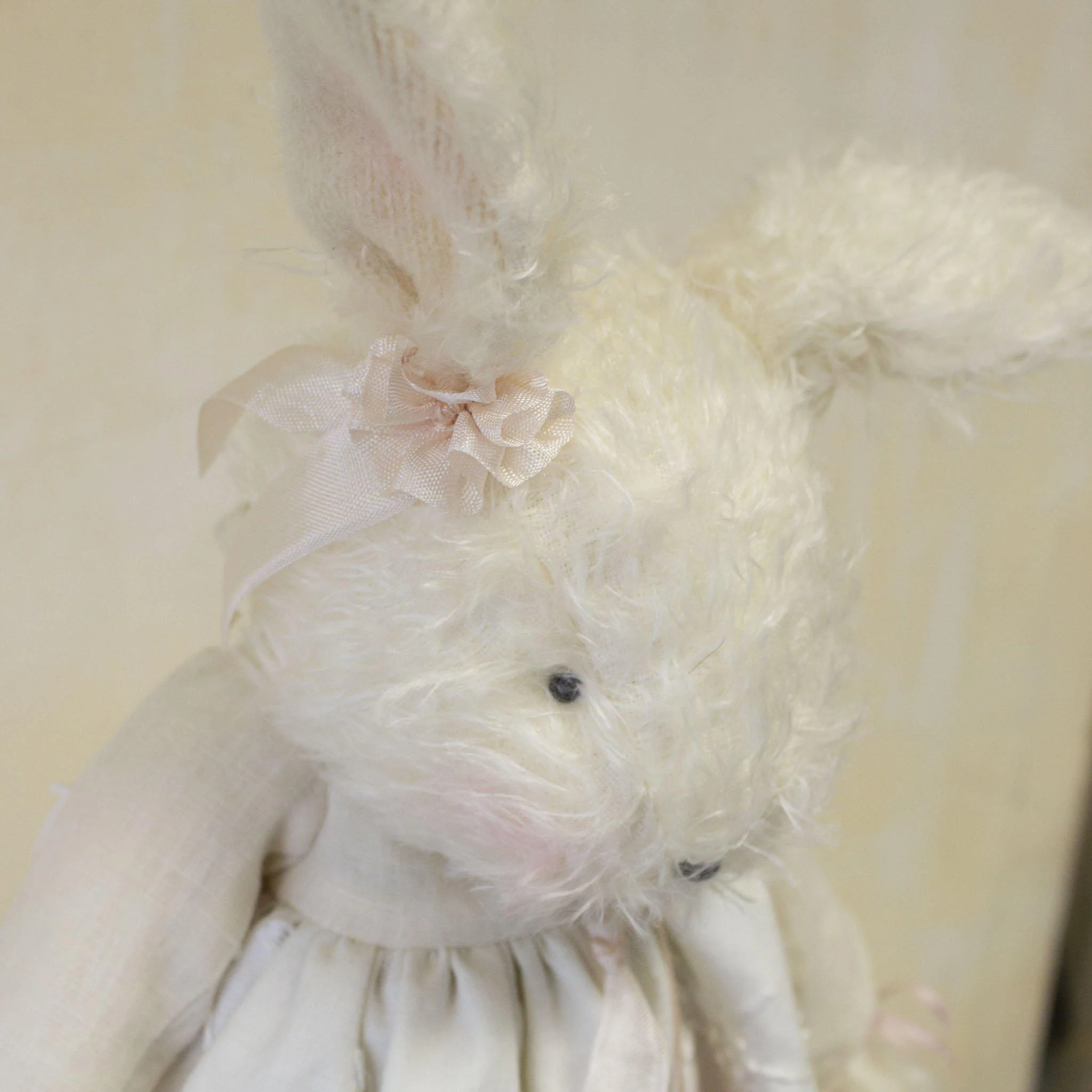 RETIRED - Hutch Studio - Proper Miss Prim - One Of A Kind Bunny - Image 4