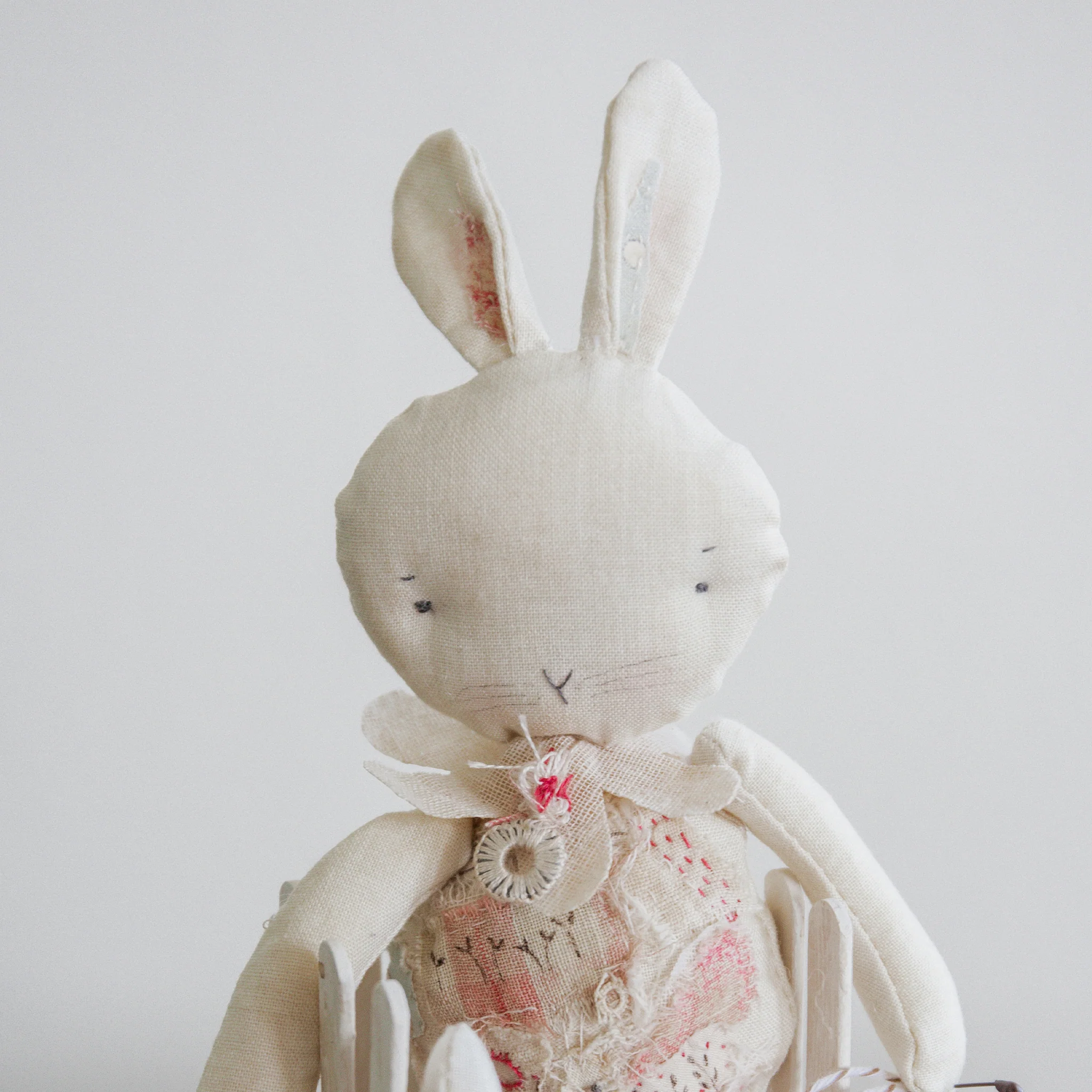 RETIRED - Hutch Studio - Sit-a-Spell Collection | Sit-a-Spell Nel - Image 3