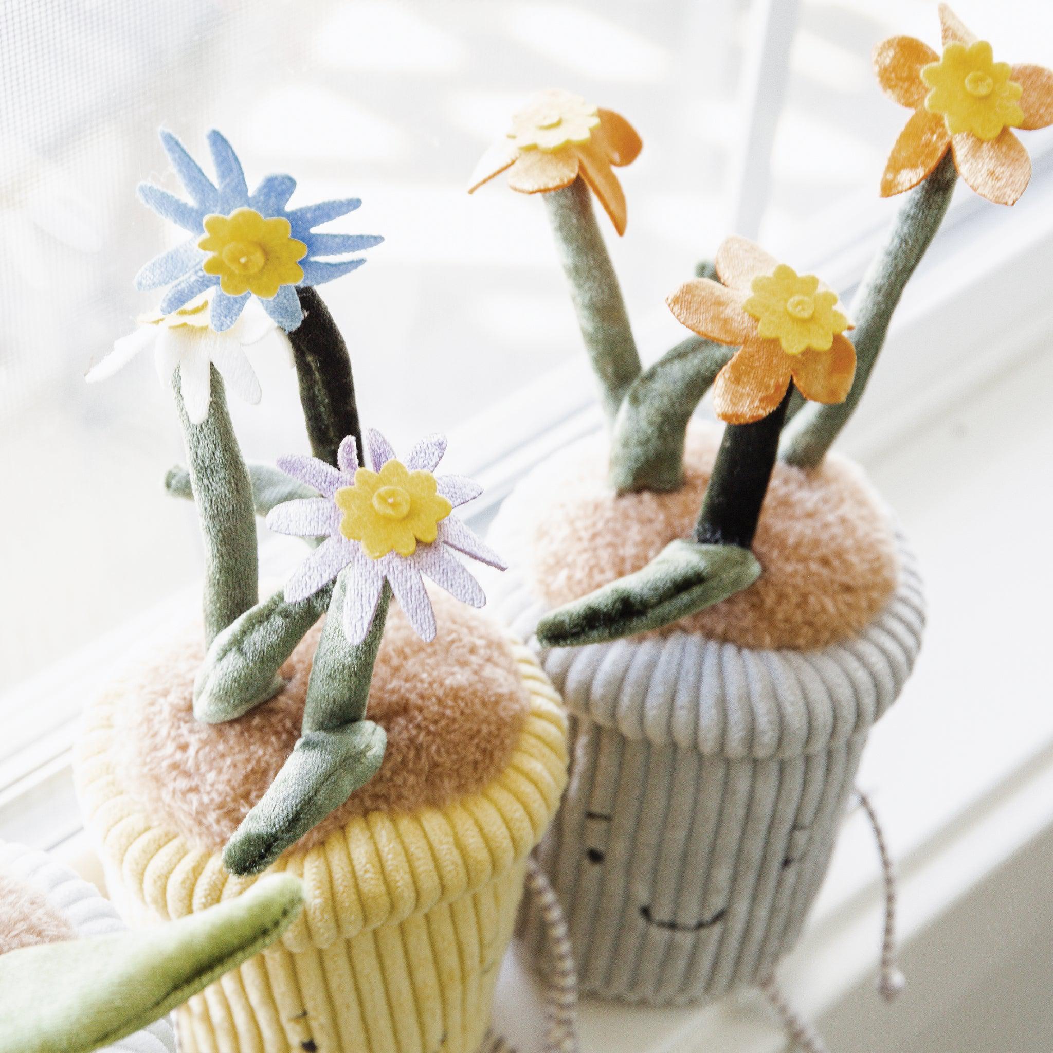 RETIRED - Window Silly- Daisies - Image 5